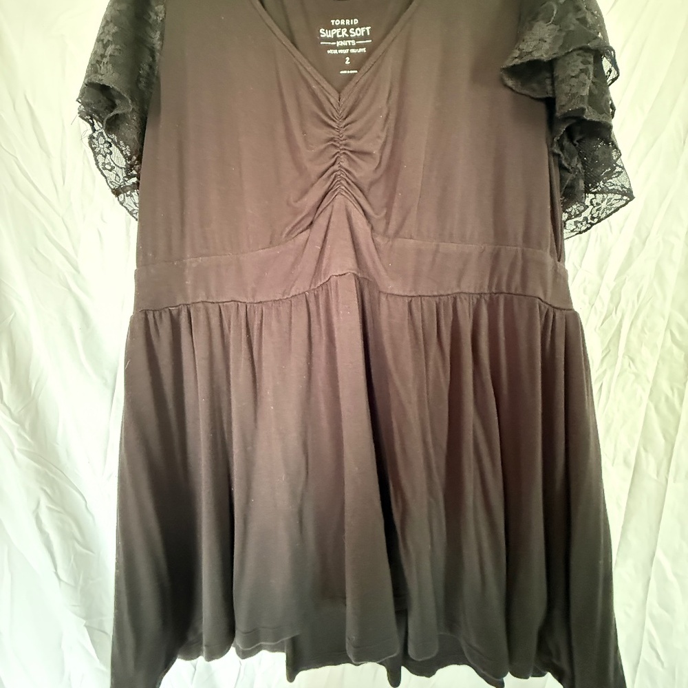Black Torrid Baby Doll Top w/ Lace Sleeves